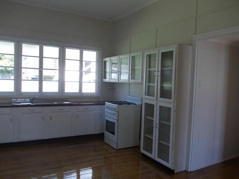 8 Flint Street, North Ipswich QLD 4305