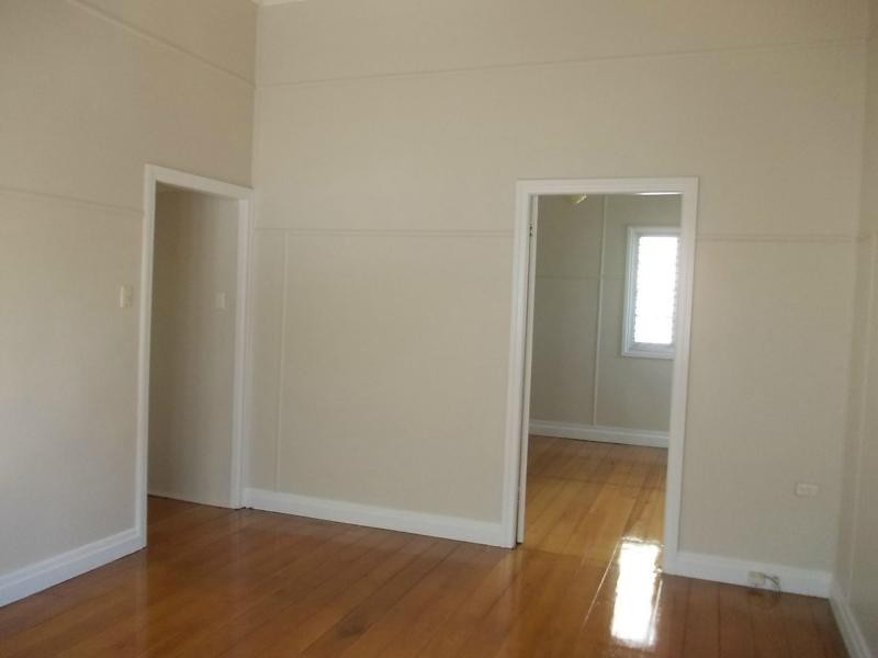8 Flint Street, North Ipswich QLD 4305