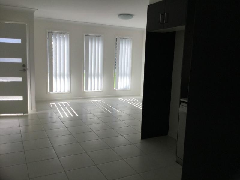 2/3 Melville Drive, Brassall QLD 4305