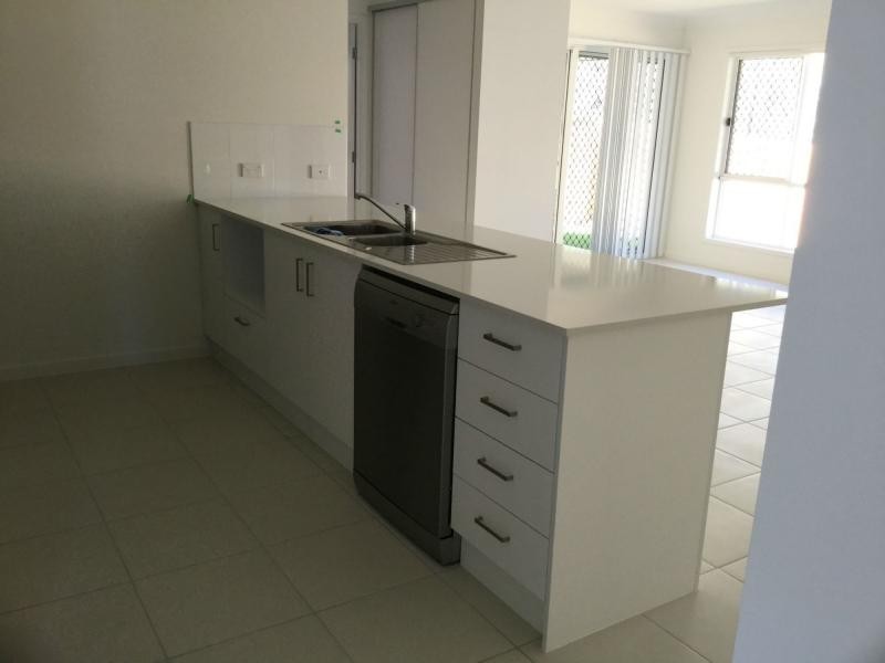 1/3 Melville Drive, Brassall QLD 4305