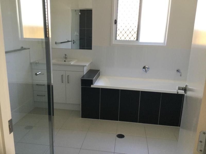 1/3 Melville Drive, Brassall QLD 4305