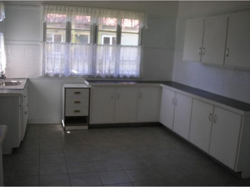 4 Casey Street, Leichhardt QLD 4305