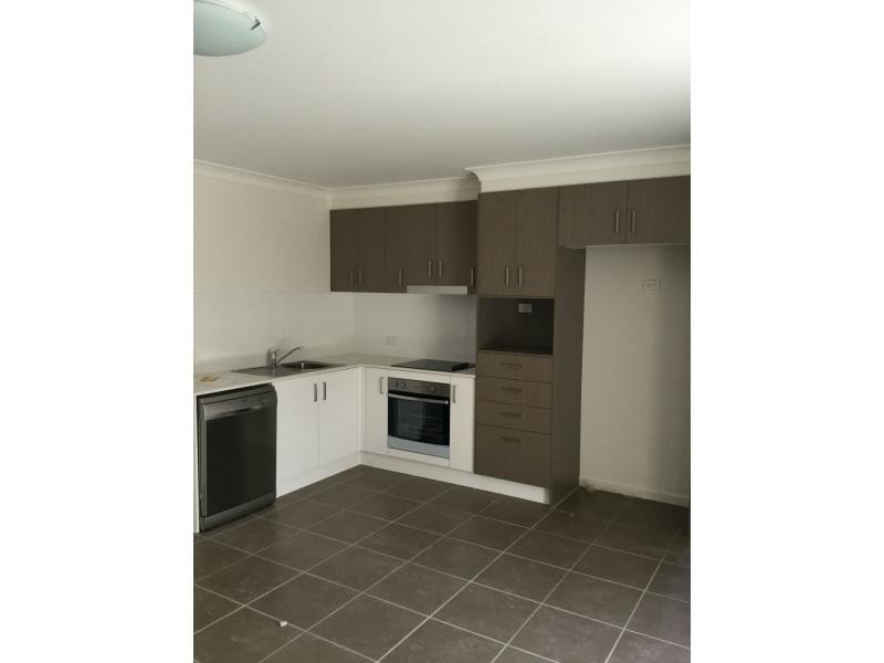 2/3 Silky Oak Street, Ripley QLD 4306