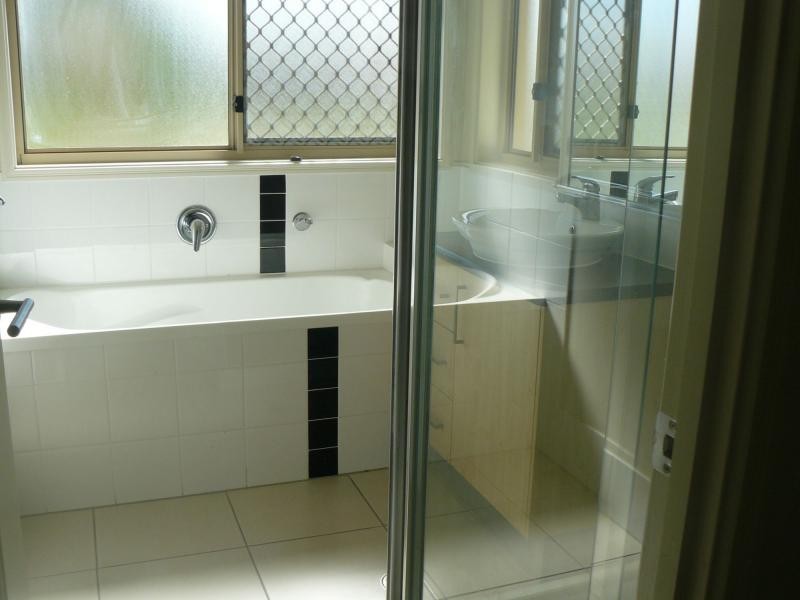 1/12 Jack Conway Street, One Mile QLD 4305