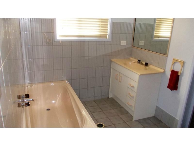 8 Pender Street, North Ipswich QLD 4305