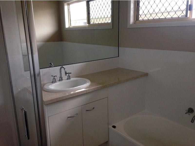 11/12 Bergin Street, Booval QLD 4304