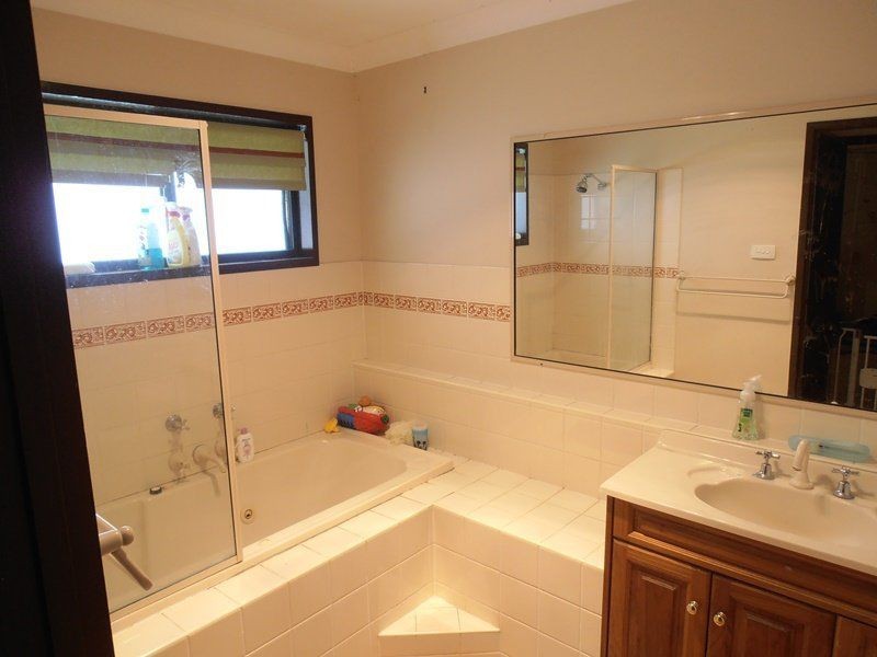 Walloon QLD 4306