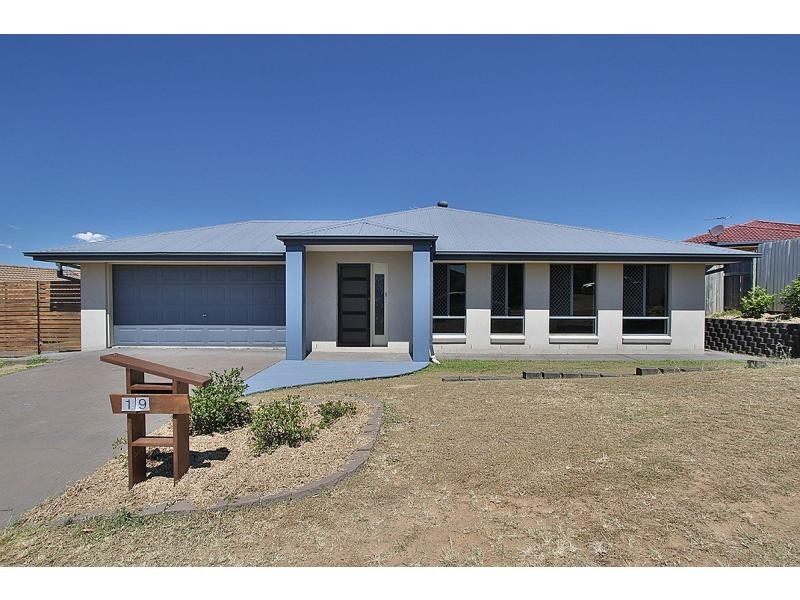 19 Sandhurst Place, Brassall QLD 4305