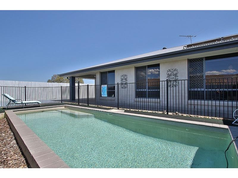 19 Sandhurst Place, Brassall QLD 4305