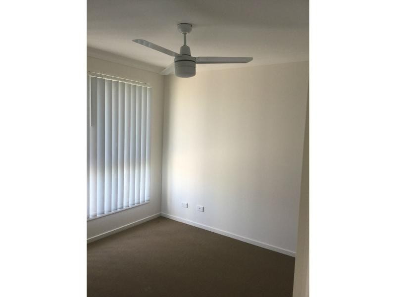 2/3 Silky Oak Street, Ripley QLD 4306