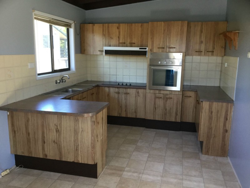 130 Robertson Road, Silkstone QLD 4304