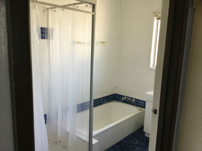 130 Robertson Road, Silkstone QLD 4304