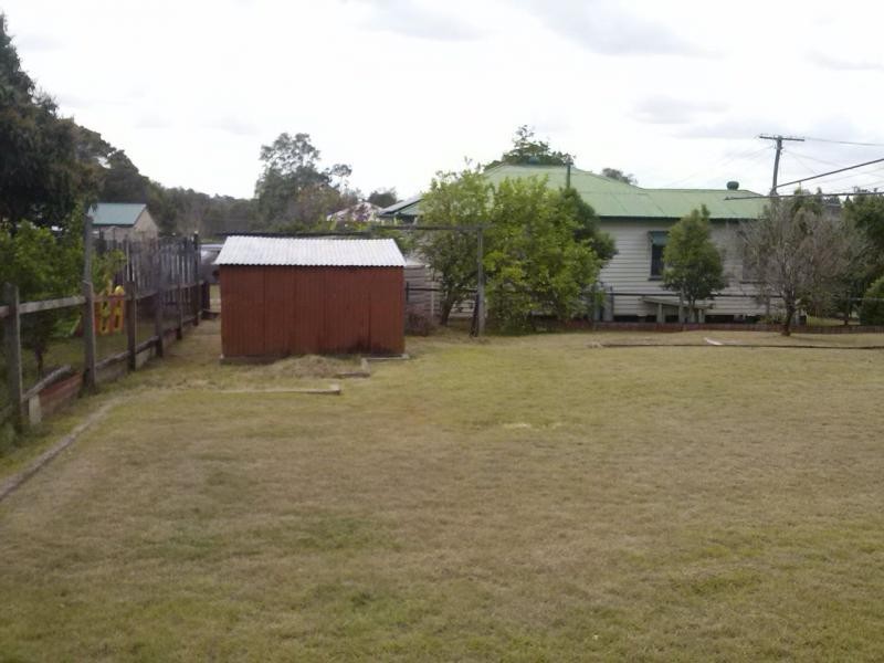 10 Edward Street, One Mile QLD 4305