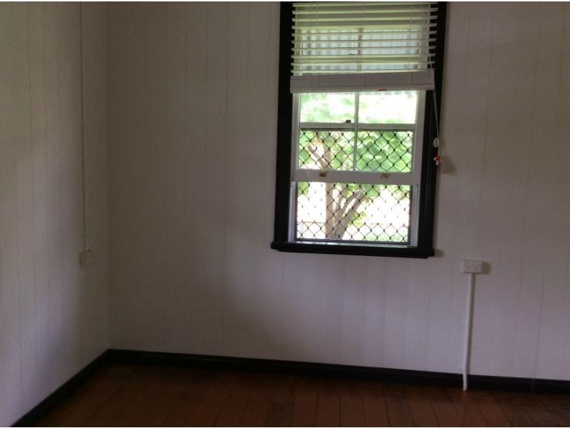 40 Warwick Road, Ipswich QLD 4305