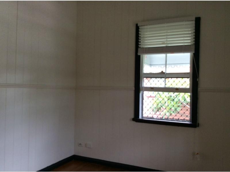 40 Warwick Road, Ipswich QLD 4305