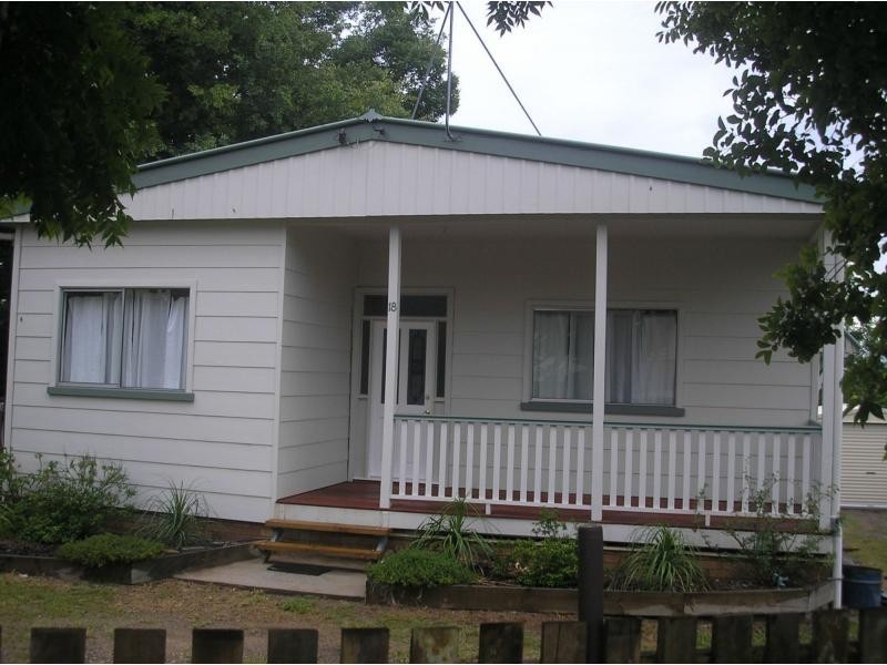 18 Brisbane Road, East Ipswich QLD 4305