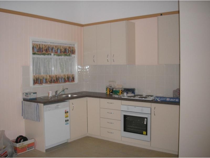 18 Brisbane Road, East Ipswich QLD 4305