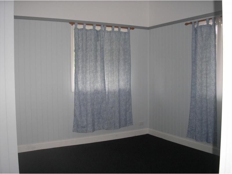 18 Brisbane Road, East Ipswich QLD 4305