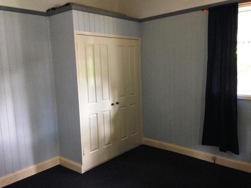 18 Brisbane Road, East Ipswich QLD 4305