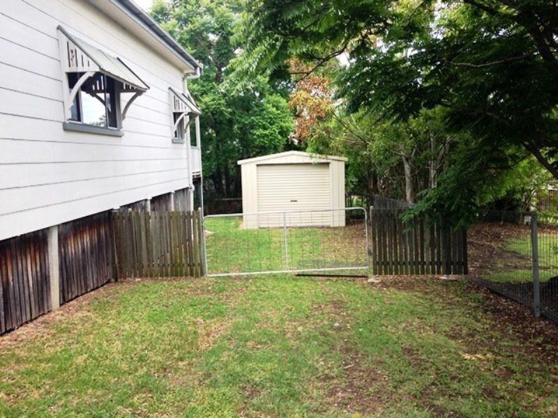 18 Brisbane Road, East Ipswich QLD 4305