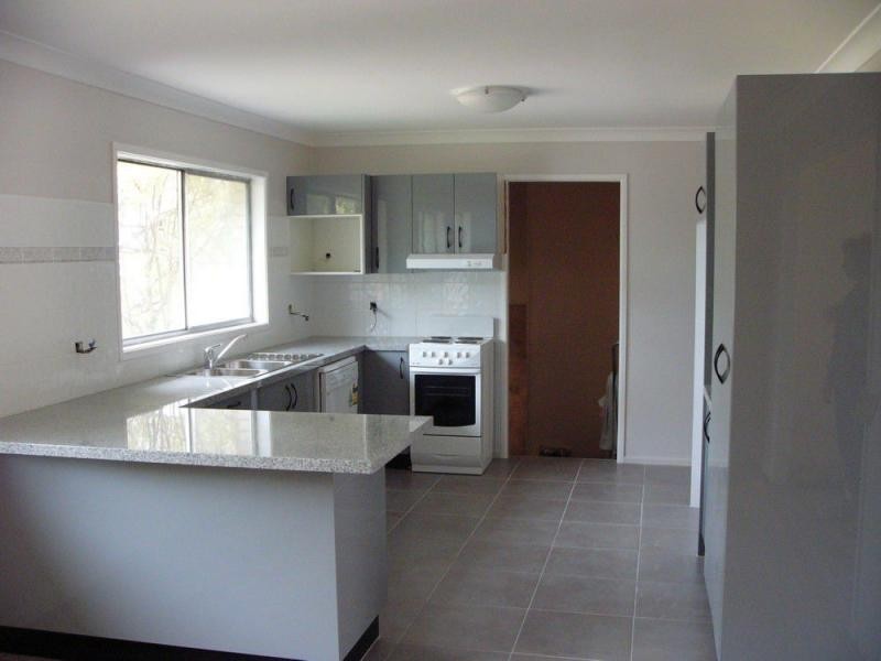 63 Cemetery Road, Raceview QLD 4305