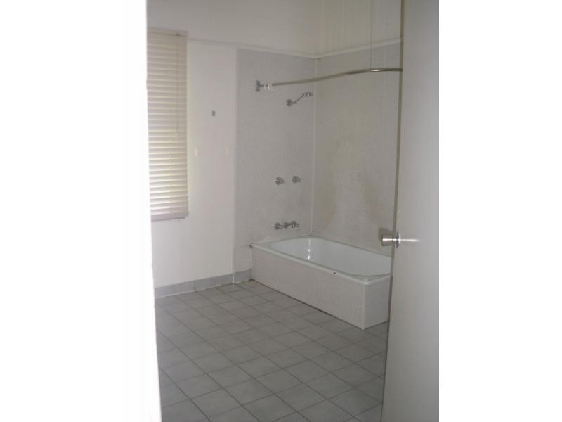 3 Yates Street, Booval QLD 4304