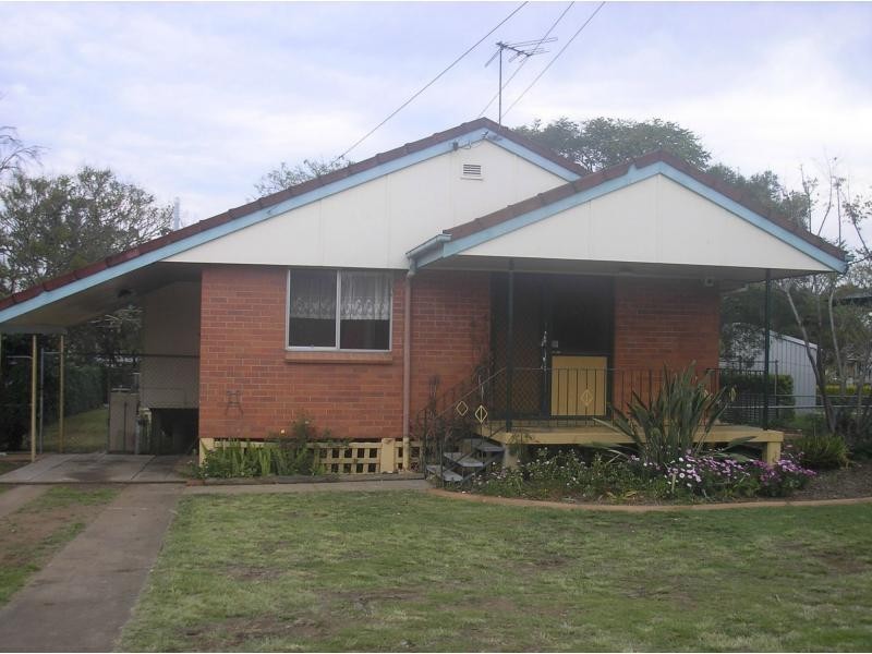 4 Peacock Street, One Mile QLD 4305