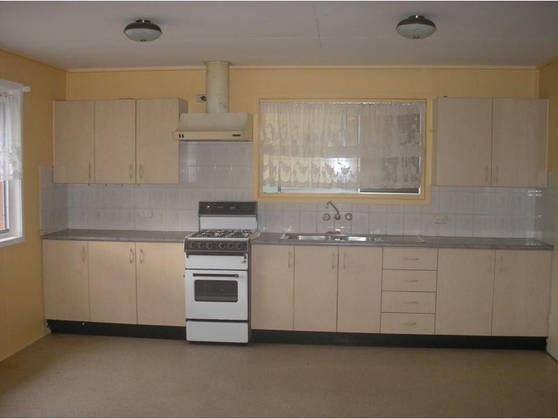 4 Peacock Street, One Mile QLD 4305