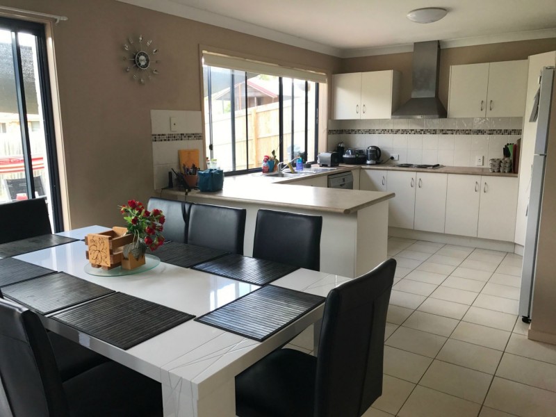 6 Sandhurst Place, Brassall QLD 4305