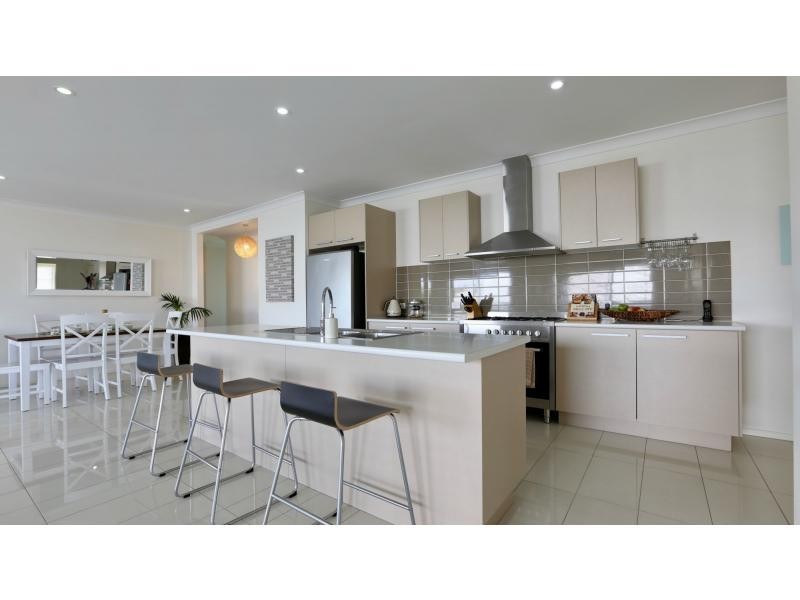 12 Baystone Place, Raceview QLD 4305