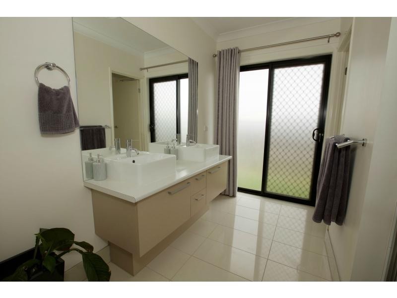 12 Baystone Place, Raceview QLD 4305