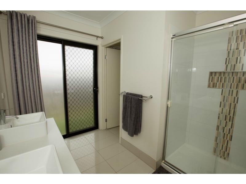 12 Baystone Place, Raceview QLD 4305