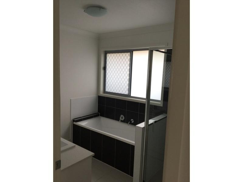 Unit 1/3 Silky Oak Street, Ripley QLD 4306