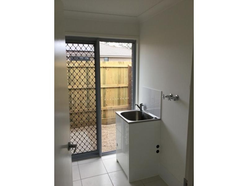 Unit 1/3 Silky Oak Street, Ripley QLD 4306