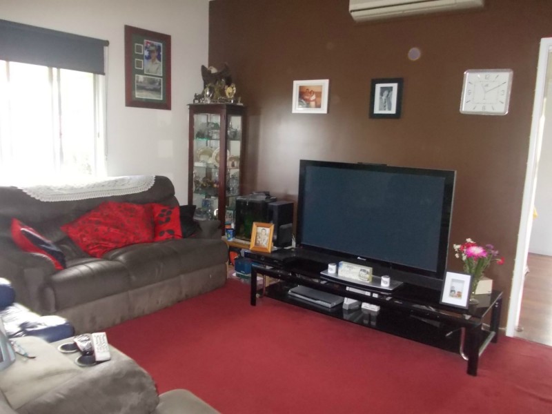 15 Law Street, Bundamba QLD 4304