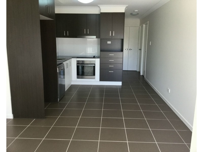 2/15 Kains Avenue, Brassall QLD 4305