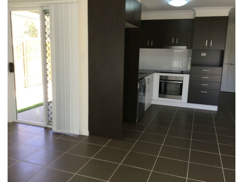 2/15 Kains Avenue, Brassall QLD 4305