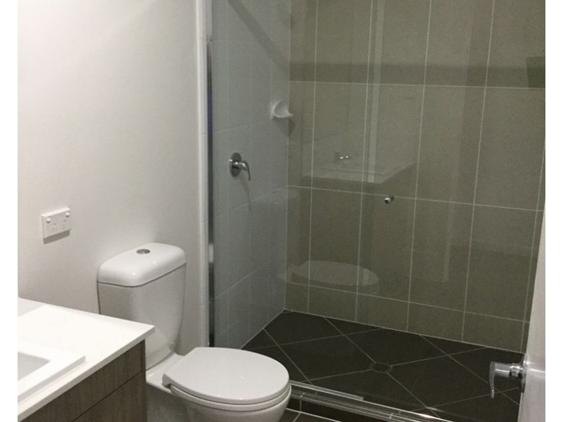 2/15 Kains Avenue, Brassall QLD 4305