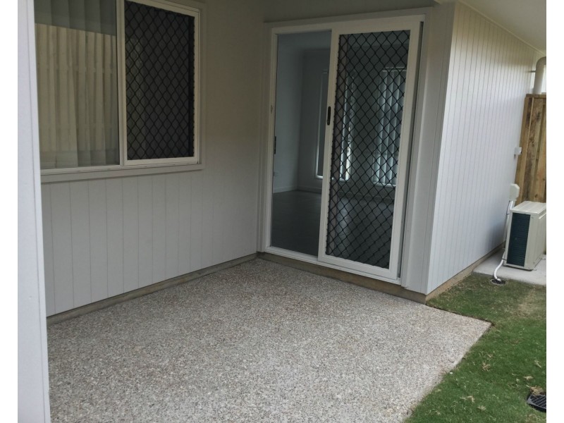 2/3 Kains Avenue, Brassall QLD 4305