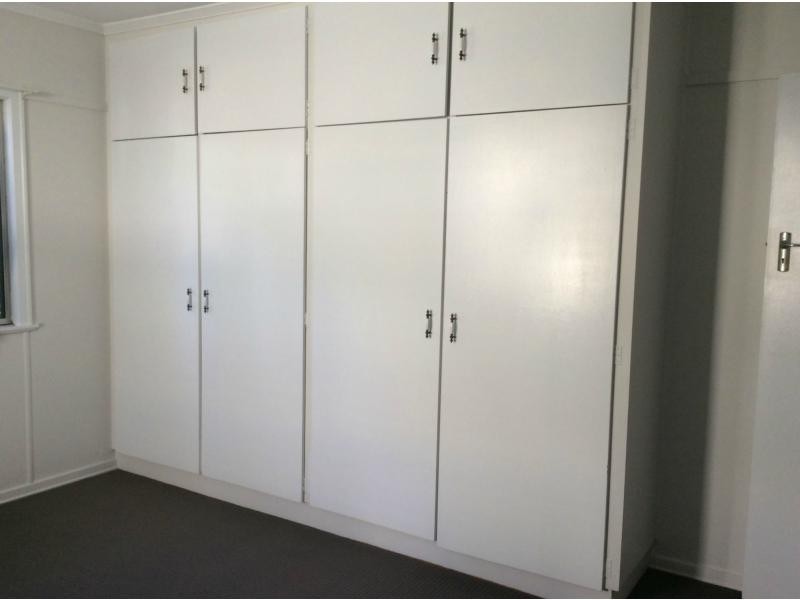 2 Whitehead Street, Eastern Heights QLD 4305