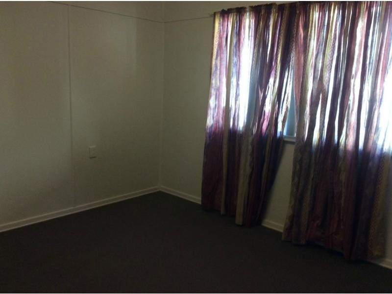 2 Whitehead Street, Eastern Heights QLD 4305