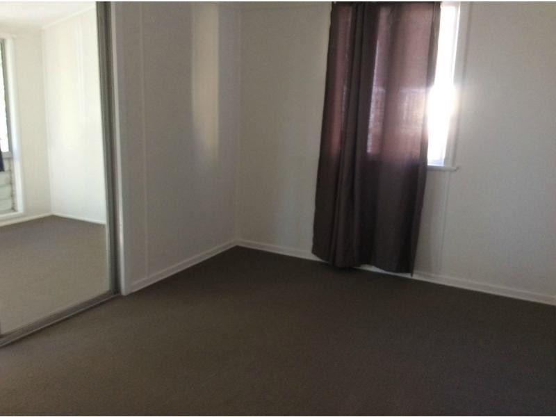 2 Whitehead Street, Eastern Heights QLD 4305
