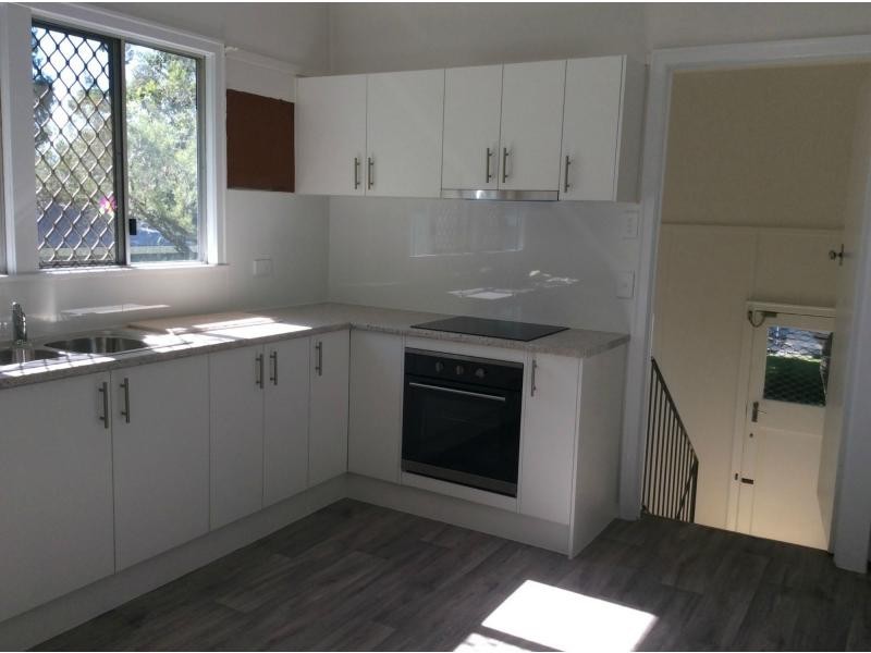 2 Whitehead Street, Eastern Heights QLD 4305