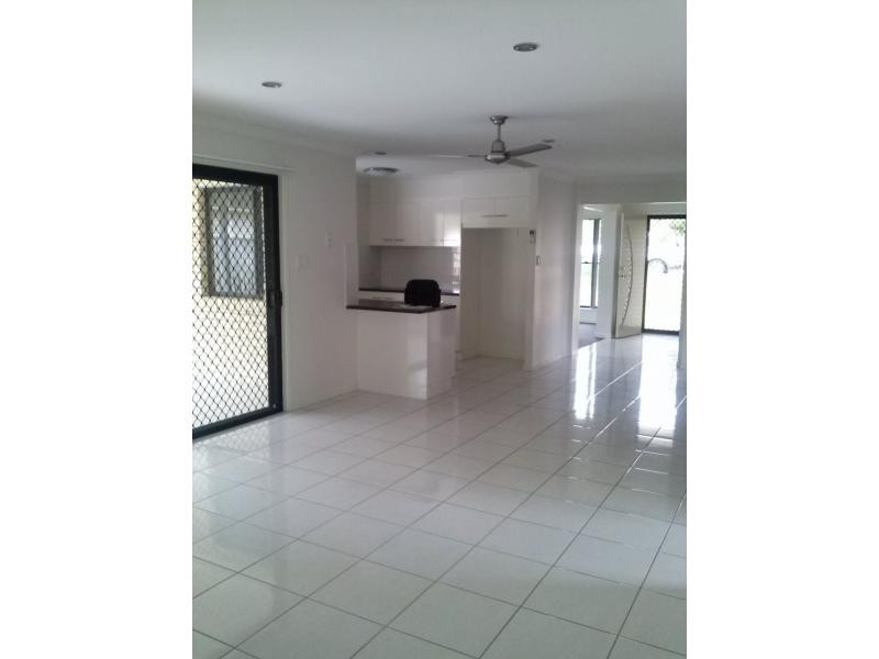 12 Brightwood Place, Fernvale QLD 4306