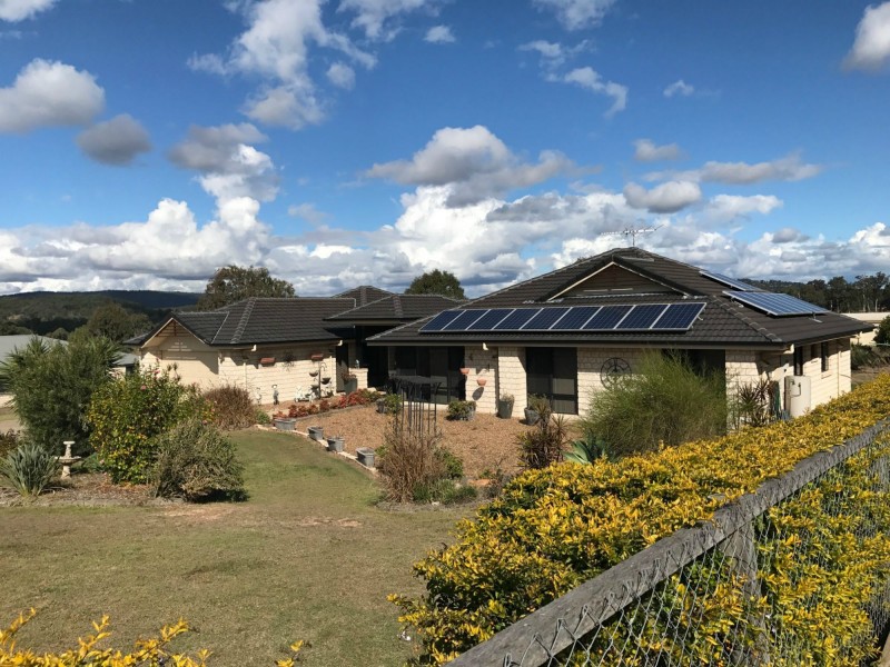 6 Nichlaus Court, Hatton Vale QLD 4341