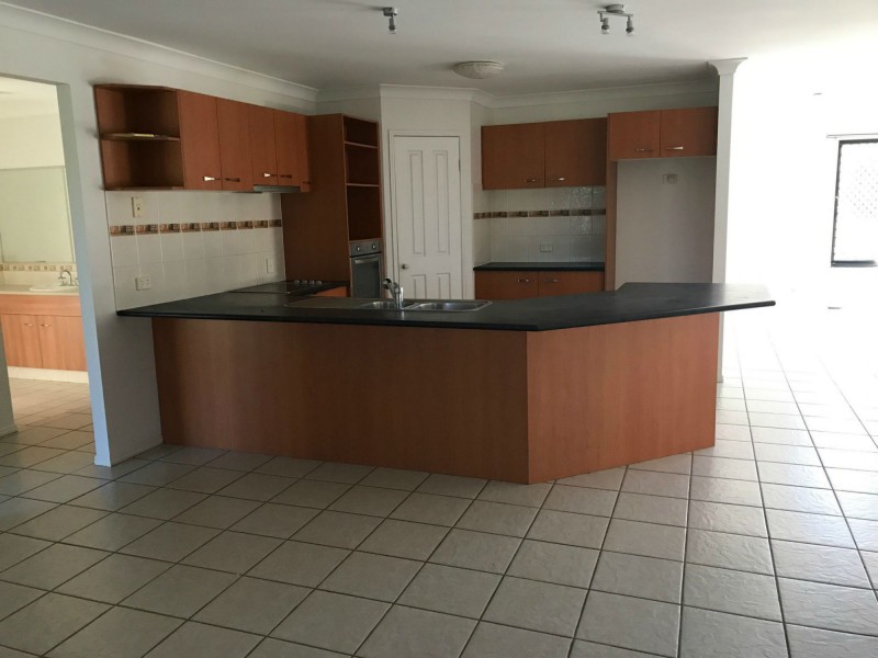 6 Nichlaus Court, Hatton Vale QLD 4341