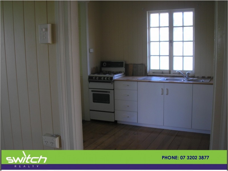 31 Brisbane Road, Newtown QLD 4305