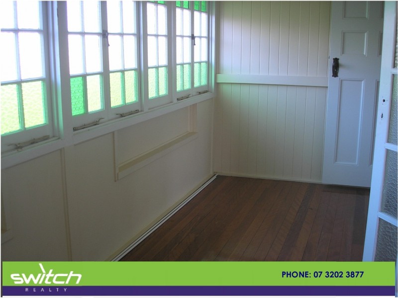 31 Brisbane Road, Newtown QLD 4305