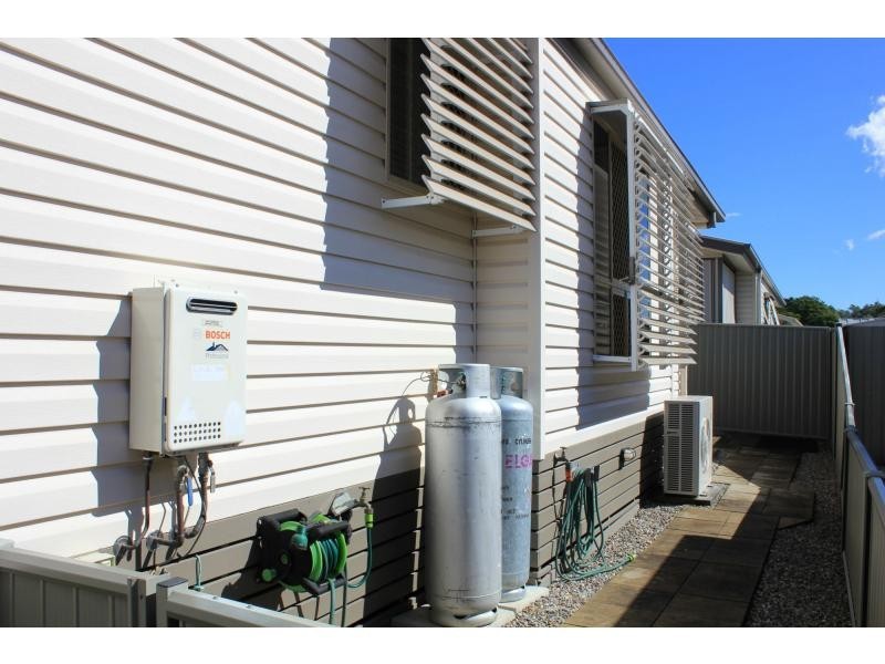 Moores Pocket QLD 4305