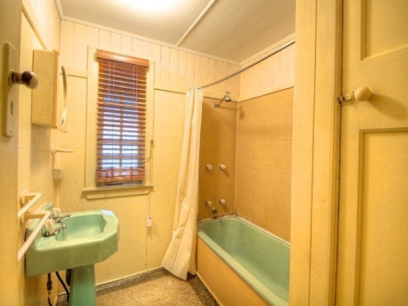 89 Brisbane Road, Newtown QLD 4305